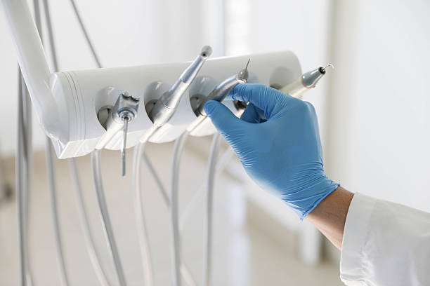 Professional Tooth Extraction technician working in Vinton, LA